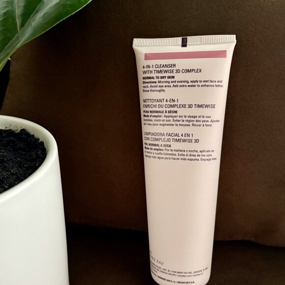 Mary Kay TimeWise 4-in-1 Cleanser for Normal to Dry Skin - Picture 1 of 4